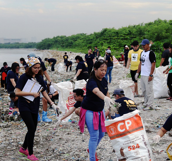 <h1>Clean Up with Sun Life Foundation</h1>
<p>Another corporate partner amps up their commitment</p>
<p style="text-align: right;"><a href="https://support.wwf.org.ph/resource-center/story-archives-2017/sun-life-foundation-coastal-cleanup-lppchea/">Read More &gt;</a></p>