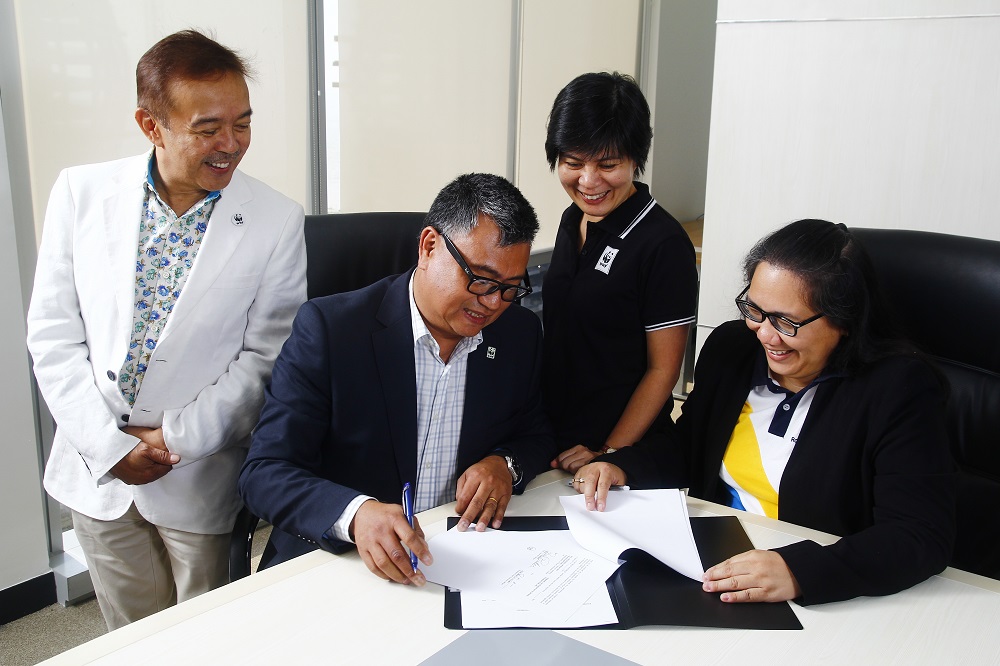 Royal Caribbean MOA Signing Photo 2