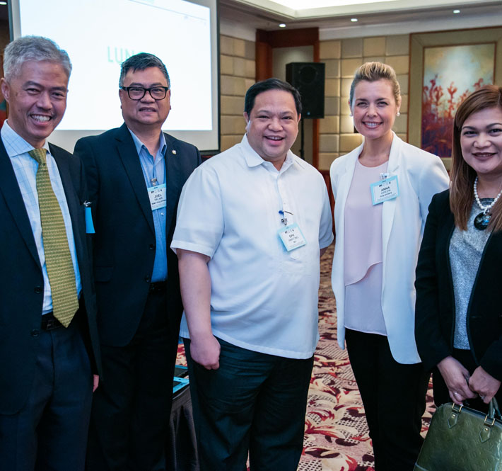 <h1>Philippine Banks and Sustainable Business</h1>
<p>In keeping with the 1.5°C global warming cap and achieving the targets of the United Nations Sustainable Development Goals (SDG),</p>
<p style="text-align: right;"><a href="https://support.wwf.org.ph/resource-center/story-archives-2017/aba-cofitt-workshop/" target="_blank">Read More &gt;</a></p>