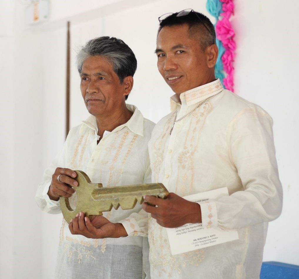 <h1>New Mindoro Regional Fisherfolk Director</h1>
<p>On the 2nd of May, International Tuna Day, the Bureau of Fisheries and Aquatic Resources (BFAR) swore in Bernard A. Mayo as </p>
<p style="text-align: right;"><a href="https://support.wwf.org.ph/what-we-do/food/stp/mindoro-regional-fisherfolk-director-bernard-mayo/" target="_blank">Read More &gt;</a></p>