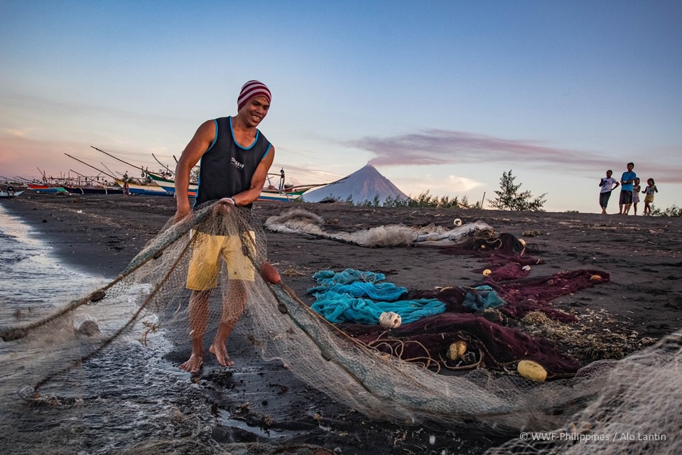 Night Fisherman - Alo Lantin, WWF-Philippines 3