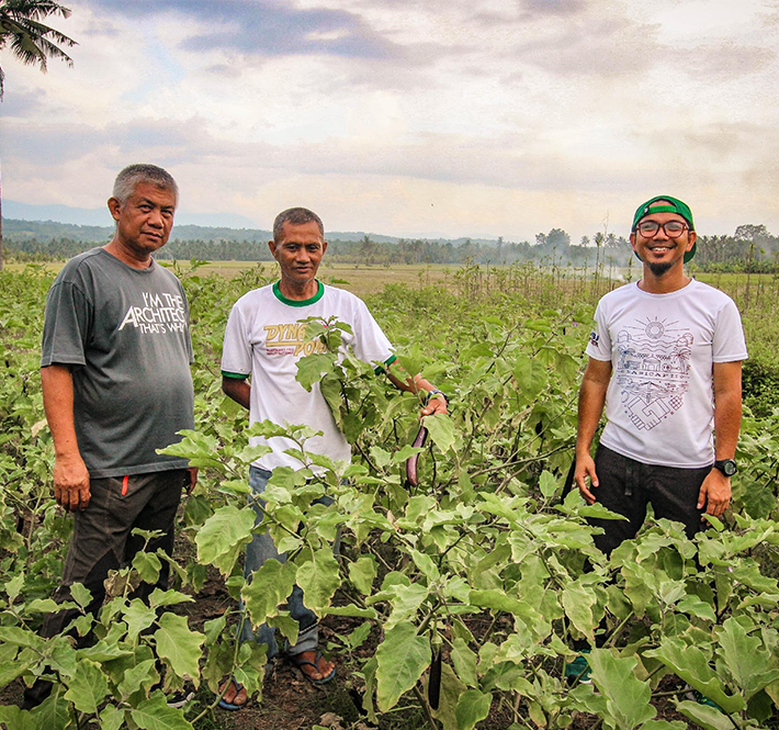 <h1>Farming is Life: Uplifting Communities through Agriculture</h1>
<p>Under the roof of a wooden waiting shed in the town of Kidapawan, a community gathers /p>
<p style="text-align: right;"><a href="https://support.wwf.org.ph/resource-center/story-archives-2019/farminglife/" target="_blank">Read More &gt;</a></p>
