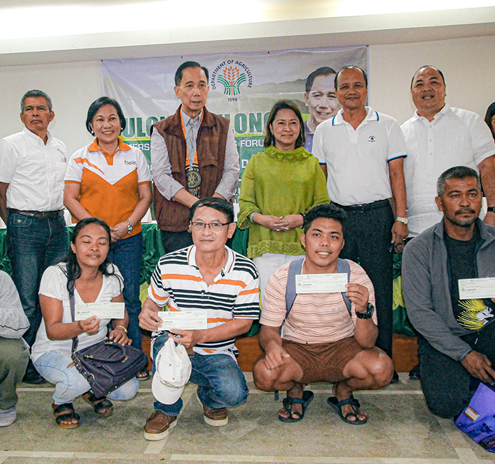<h1>Farmers and Fisherfolk of Occidental Mindoro Plan for a Prosperous New Year</h1>
<p>Excitement turned toward a prosperous future for the people of Occidental Mindoro./p>
<p style="text-align: right;"><a href="https://support.wwf.org.ph/resource-center/story-archives-2020/farmers-fisherfolk-occidental-mindoro/" target="_blank" rel="noopener noreferrer">Read More &gt;</a></p>