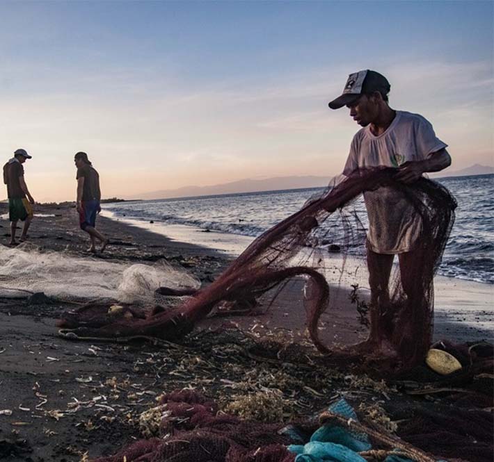 <h1>In the face of international lockdowns, we need our domestic fisheries more than ever before</h1>
<p>Our fisheries play a vital role to the physical and economic health of our country./p>
<p style="text-align: right;"><a href="https://support.wwf.org.ph/resource-center/story-archives-2020/lockdown-need-for-fisheries/" target="_blank" rel="noopener noreferrer">Read More &gt;</a></p>