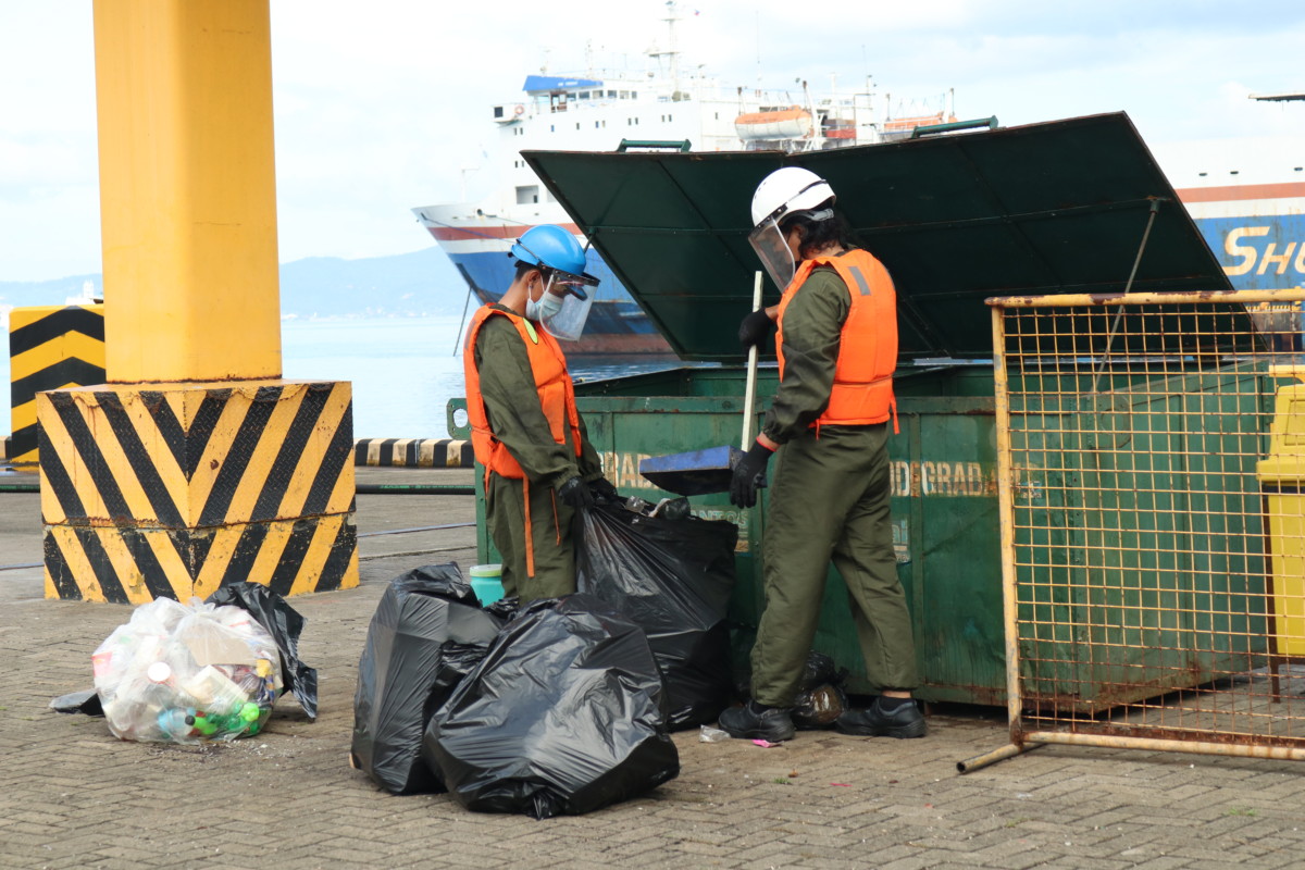 <h1> Clean Ports, Clean Oceans: Improving Port Waste Management in the Philippines </h1>
<p style="text-align: right;"><a href="https://support.wwf.org.ph/what-we-do/plastics/cleanportscleanoceans/" target="_blank" rel="noopener noreferrer">Read More &gt;</a></p>